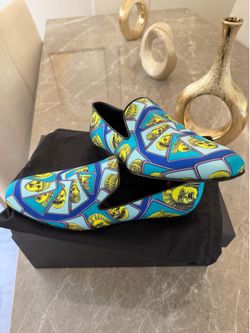 versace shoes.