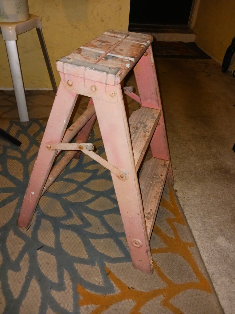 NICE WOOD STEP LADDER 7 FIRM LOOK MY POST TONS ITEMS