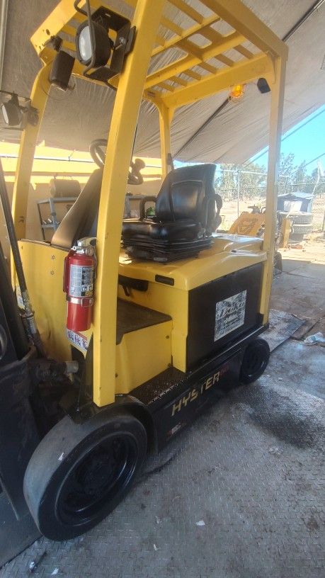 2016 HYSTER.  Capacity. 5000 LBS