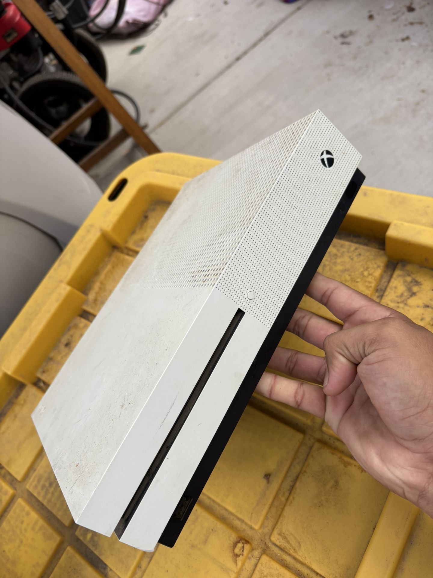 Xbox One S ( Needs Service !)