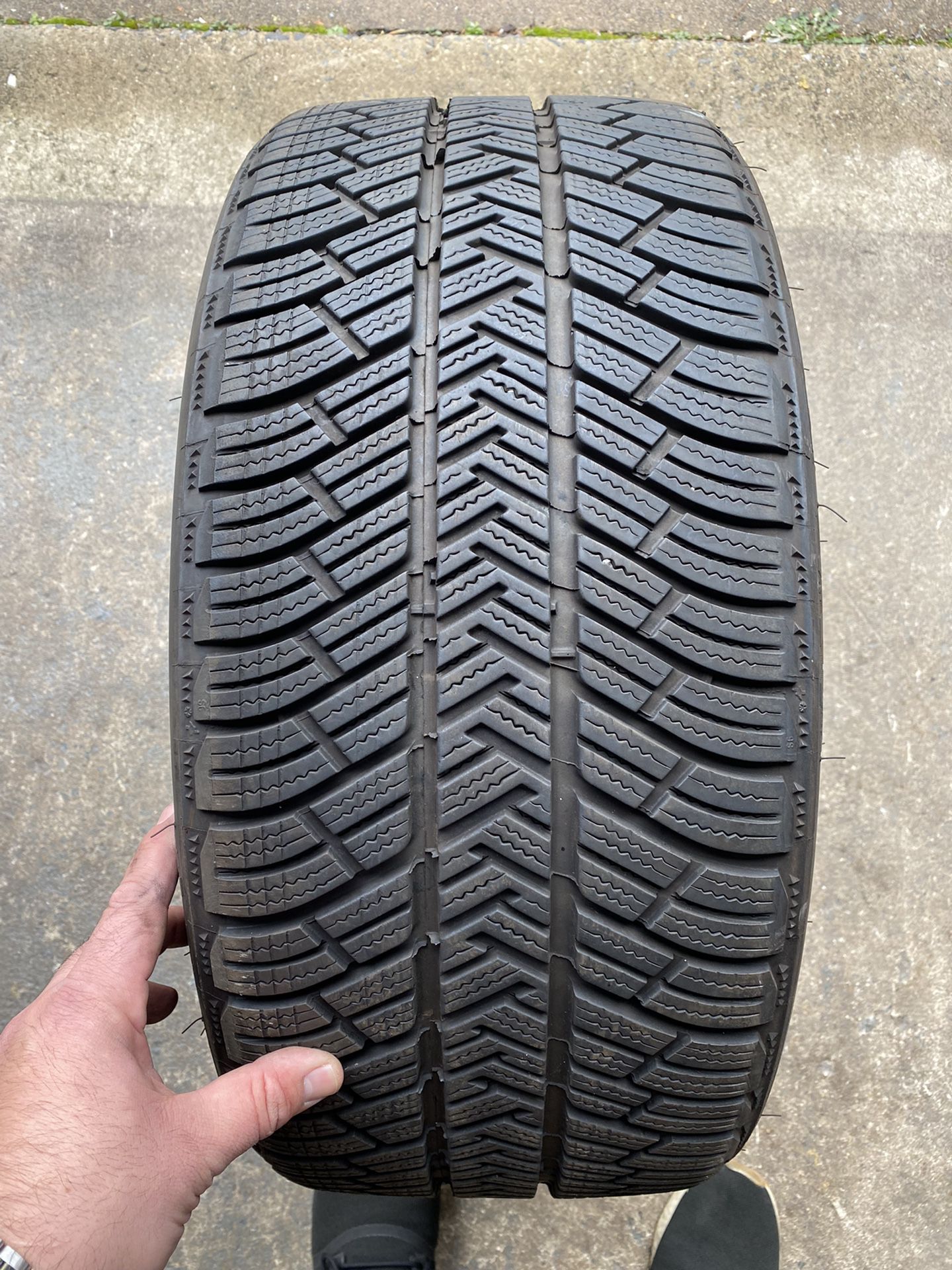 1) 235/40/19 Michelin Pilot Alpin Tire.  Came off a Porsche Cayman   Tread is in Great condition with 12/32  DOT 3918  $150 for ONE  I carry other siz