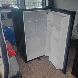 I Have Many Fridges For Sale Like Brand New Mint Condition One For 50 To 💯