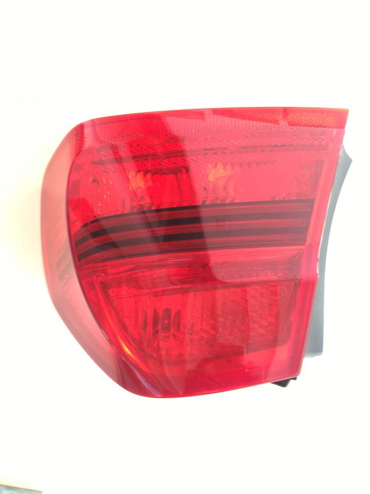 BMW Right Outer Tail light for Fender 63217161956 NEW OEM