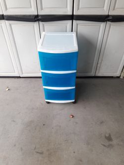 Rolling storage with drawers