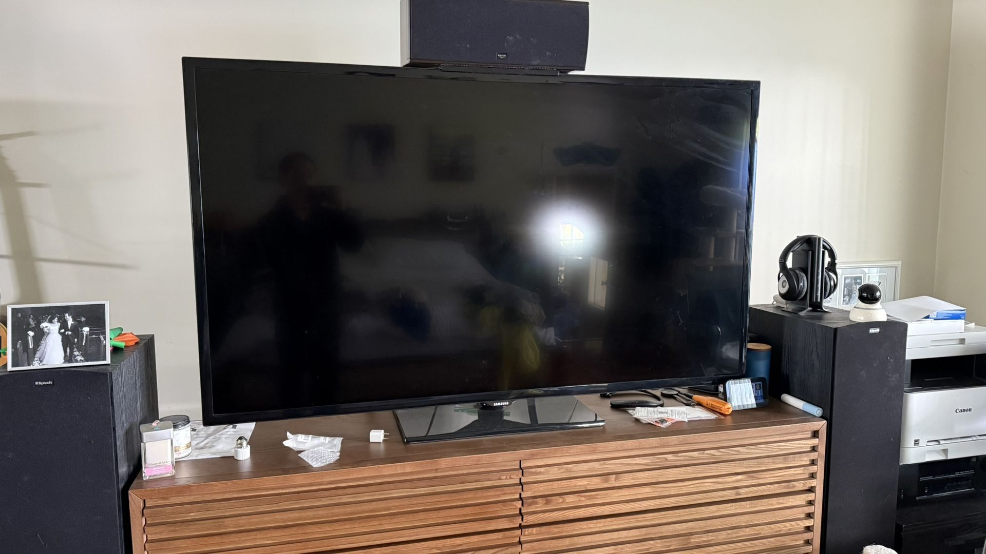 65” Samsung LCD TV 1080p - Great condition