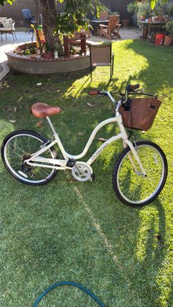 Electra Townie 7D Cream Color + Bontrager Basket