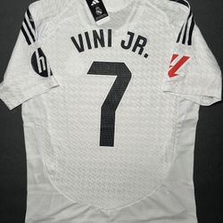 Real Madrid 24/25 Home Jersey Vinicius Jr La Liga Size Large Short Sleeve White