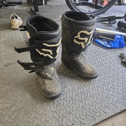 Fox Youth Size 5 Racing Boots