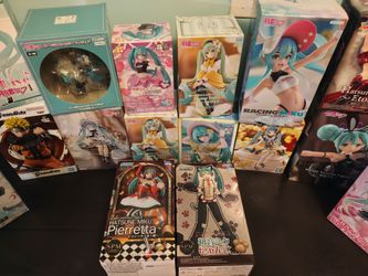 Hatsune miku figure + more lot