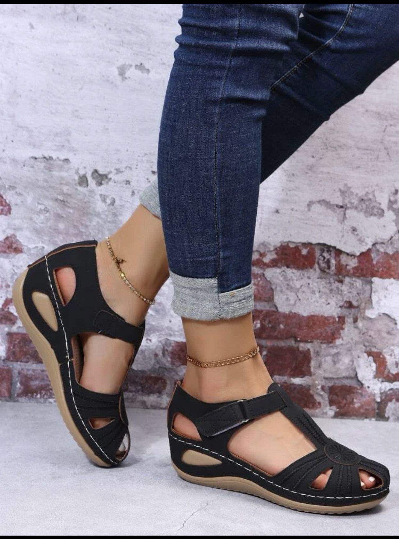 Women’s Strappy Black Wedge Sandals *NEW*