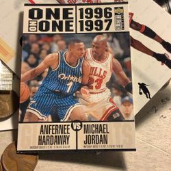 One On One* 96*97 Hardaway vs Jordan Trading Card