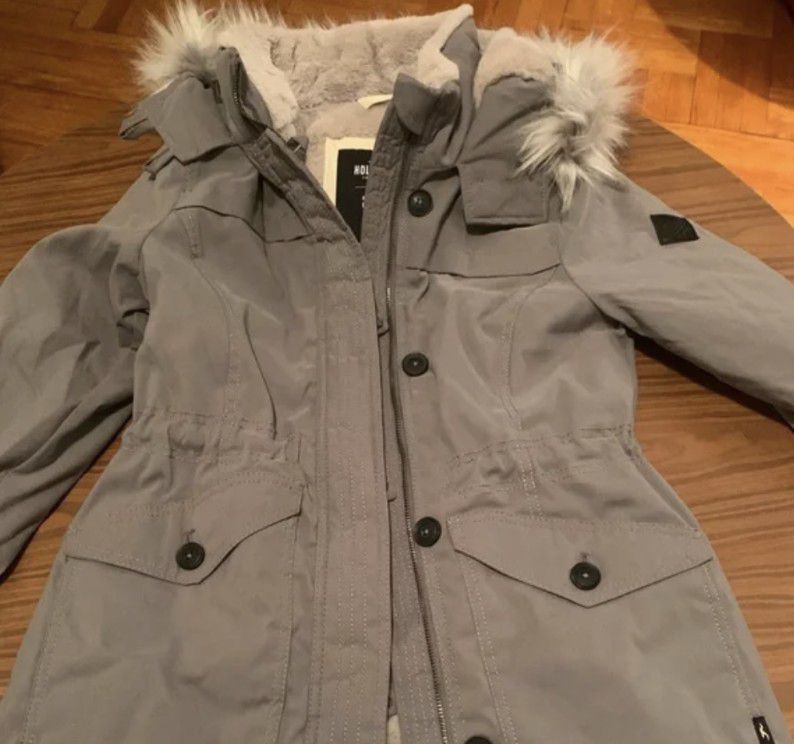 Hollister Heritage Parka Gray S SMALL New for Sale in Buena Park