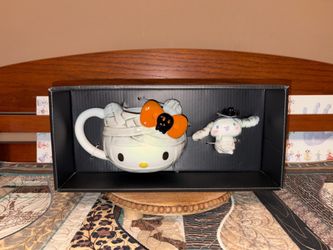 Hello Kitty Mummy Mug/Figurine Set