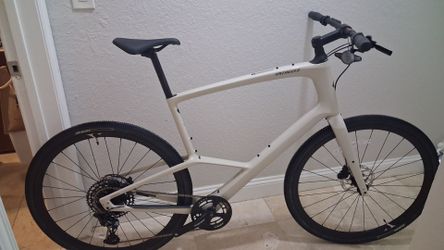 Brand New Specialized Sirrus 5.0 FULL CARBON $1800 FIRM