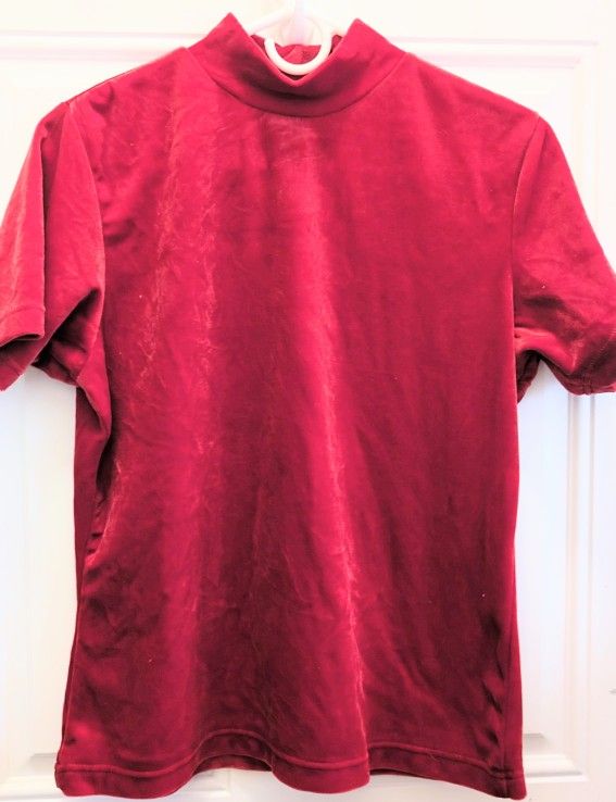 Girls Jrs. Bright Red Velour Size Small By North West Blue, Shirt Sleeve Pullover Shirt. Top is 96% Polyester, 4% Spandex. East or West