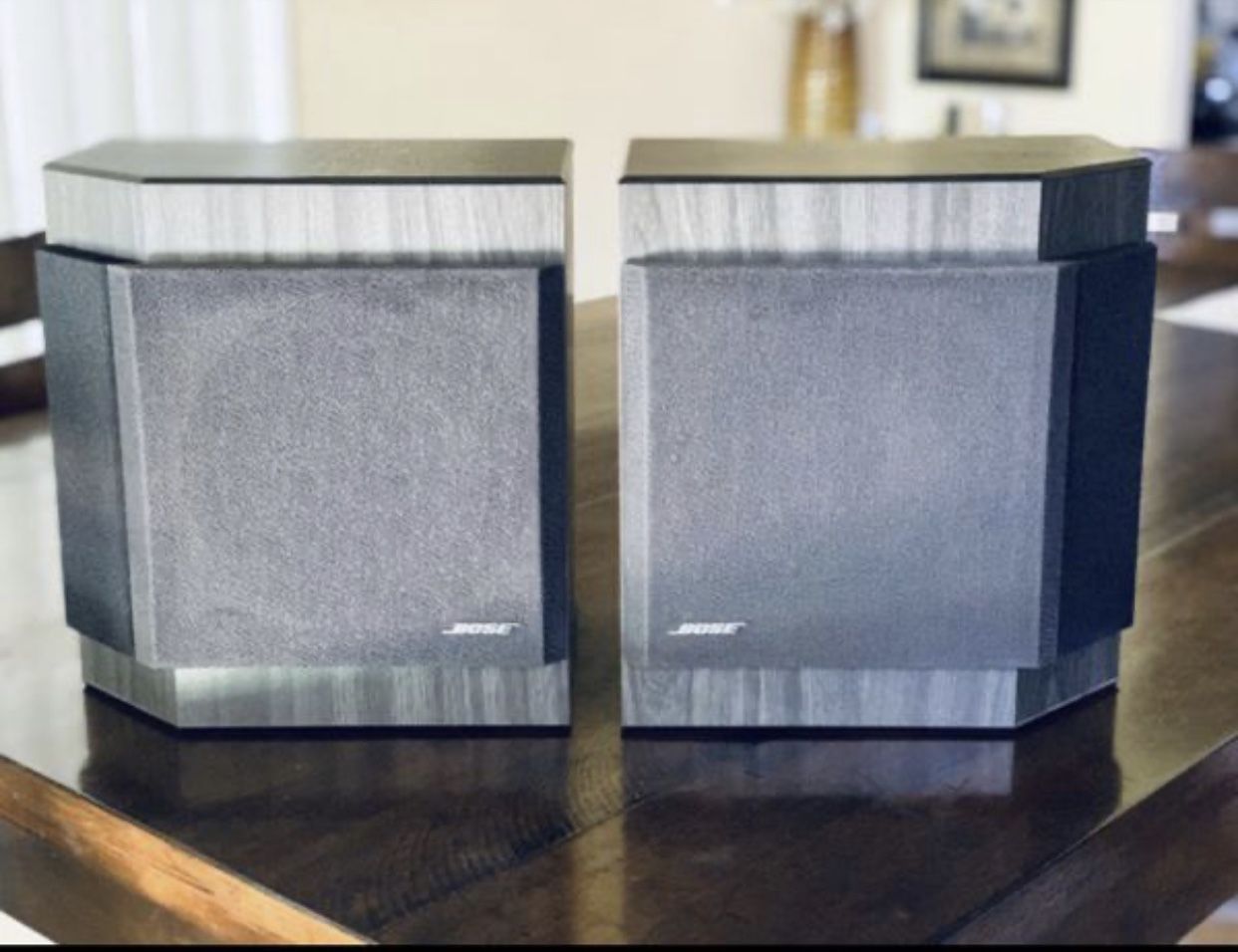 Beautiful pair of Bose 2001 Speaker Direct Reflecting Bookshelf Speakers (grey and black)