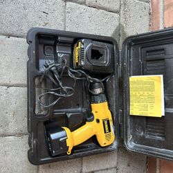 Dewalt 3/8" (9.6v) Drill DW952 With Battery, Charger And Case