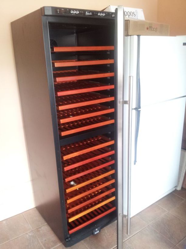 Avanti Wine Cooler (up to 80bottles) Like New