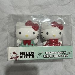 Helo Kitty Christmas Salt And Pepper Shakers