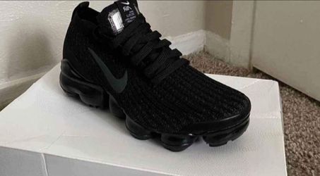 Men Nike Vapormax flynit message me your size