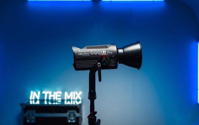 Aputure 600c w/ Rolling Case