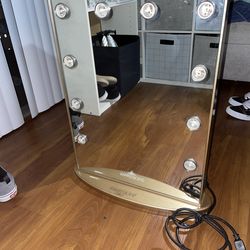 Impressions Vanity Hollywood Glow Mirror