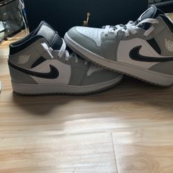 Jordan 1 Mids Gs Smoke Grey / White Size 6