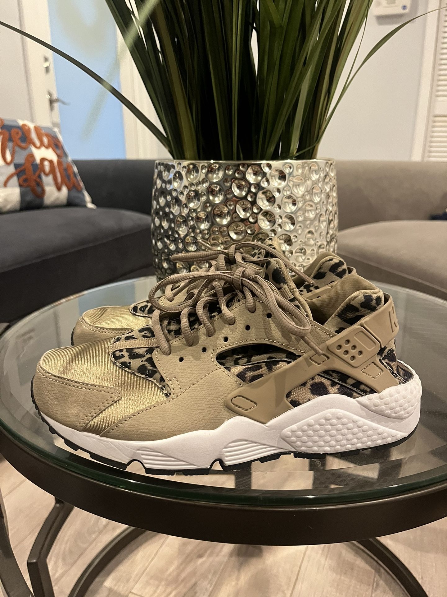 Nike Huarache Tiger print Size 7
