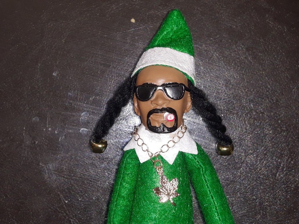 Snoop Dogg Elf On A Shelf