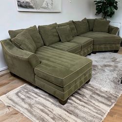 H.M Richard’s Foresthill 3-Piece Sectional Sofa Couch **ALL NYC DELIVERY**