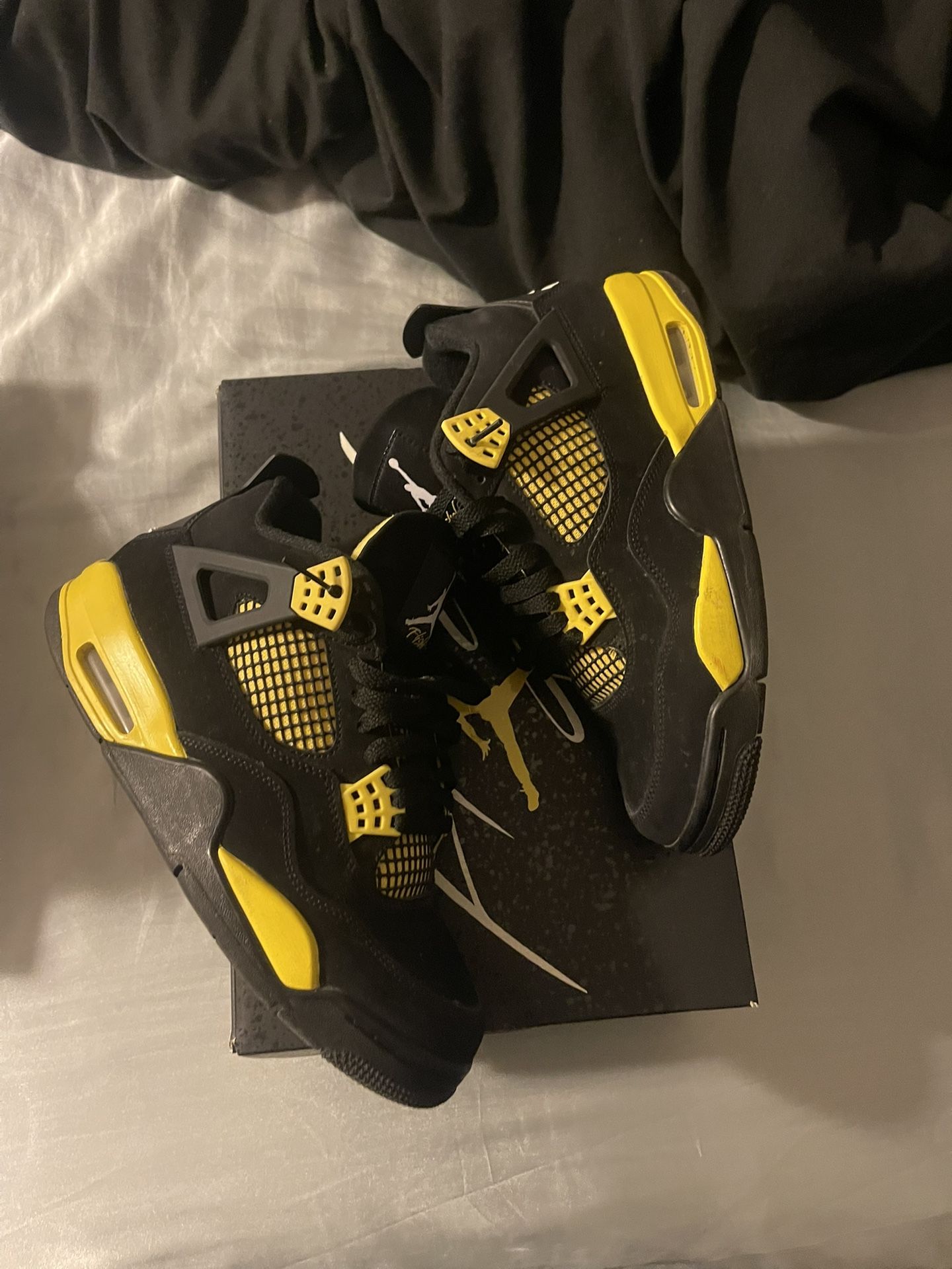 Air Jordan 4 Thunder size 8