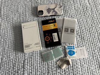 iPhone 15 Plus screen protectors, empty box and Casely case