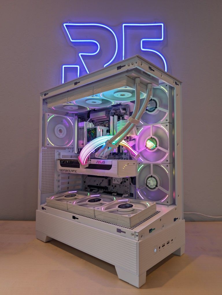 RTX 5070 // Ryzen 7800x3D // 32GB DDR5 // 1TB Gen4 NVMe // WiFi