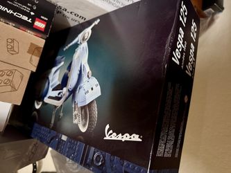 Genuine LEGO Vespa 125. Kendall Area 