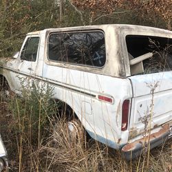 Ford Bronco. Parting Out Only