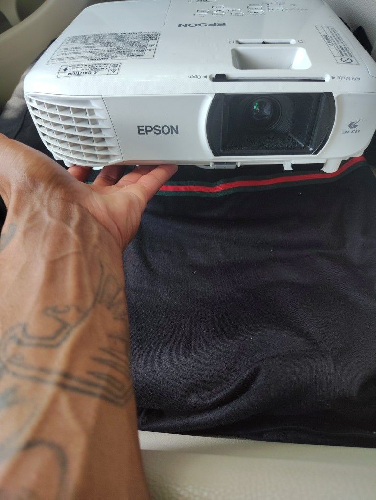 Epson Projector Like New With Cord And Remote $120