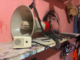 Steren Megaphone with Shoulder Strap