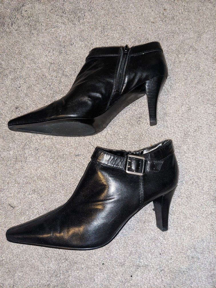 Women's Bandolino Black Leather Ankle Boot -Size 8M