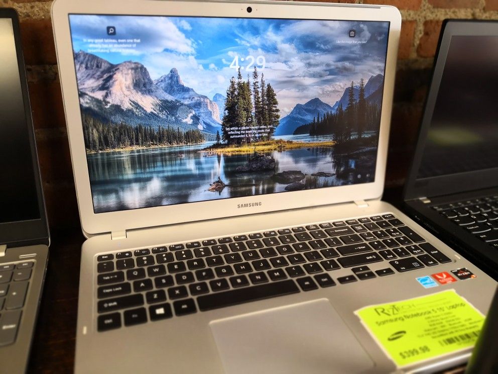 Samsung Notebook 5 15" Laptop
AMD Ryzen 5 2500U
2.00GHz Quad Core
8GB RAM 256GB SSD
SAMSUNG
Webcam WiFi Bluetooth HDMI
15.6"
