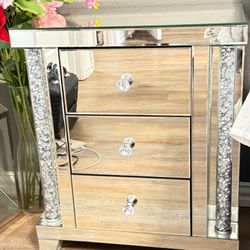 ✨ Crushed Crystal Mirrored Furniture Set – Nightstands + Mirrors – $360 Deal!
