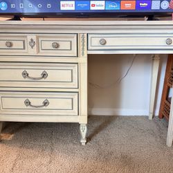 Move out Sale!! Antique table Dixie Italian provincial