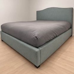 Beautiful Queen Size Bed With Mattress 