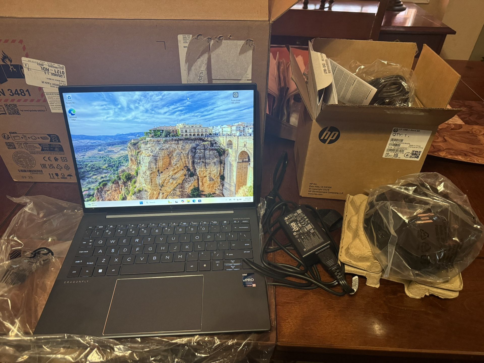 HP dragonfly G4
