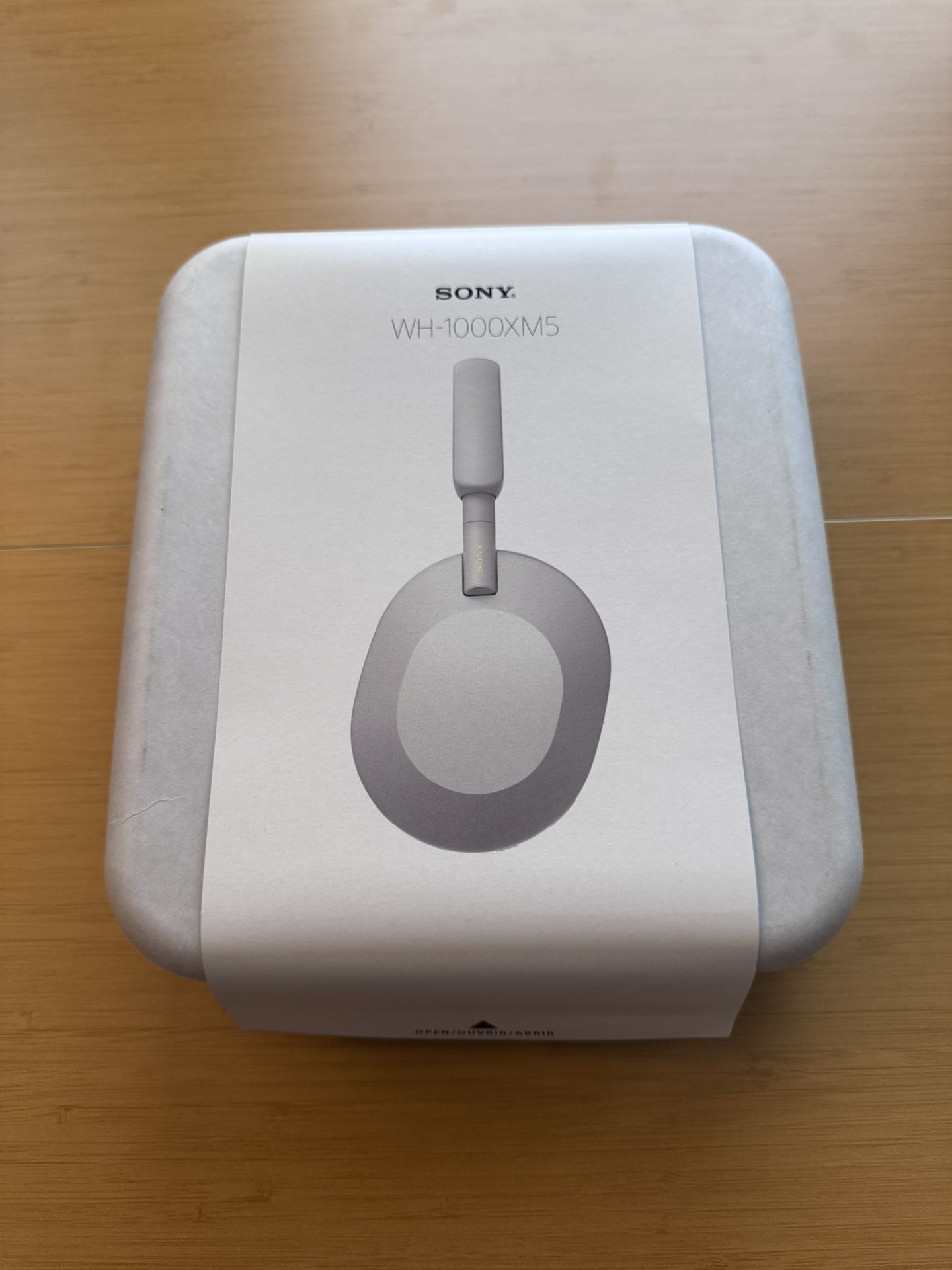 Like new Sony WH 1000-XM5 Noise Cancelling Headphones