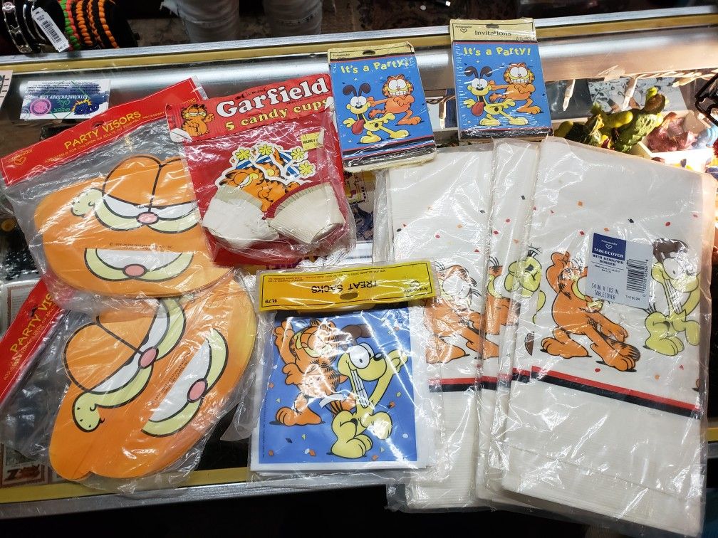 New VTG 1978 Garfield Part Supply Invitations, Visors, Treat Sacks Table Covers 