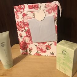 Mother’s Day Avon Haiku Set / Free Gift Bag 