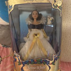 1998 Mattel Barbie Doll Disney Snow White Holiday Princess Collection With Bunny