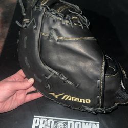 Softball Gloves 