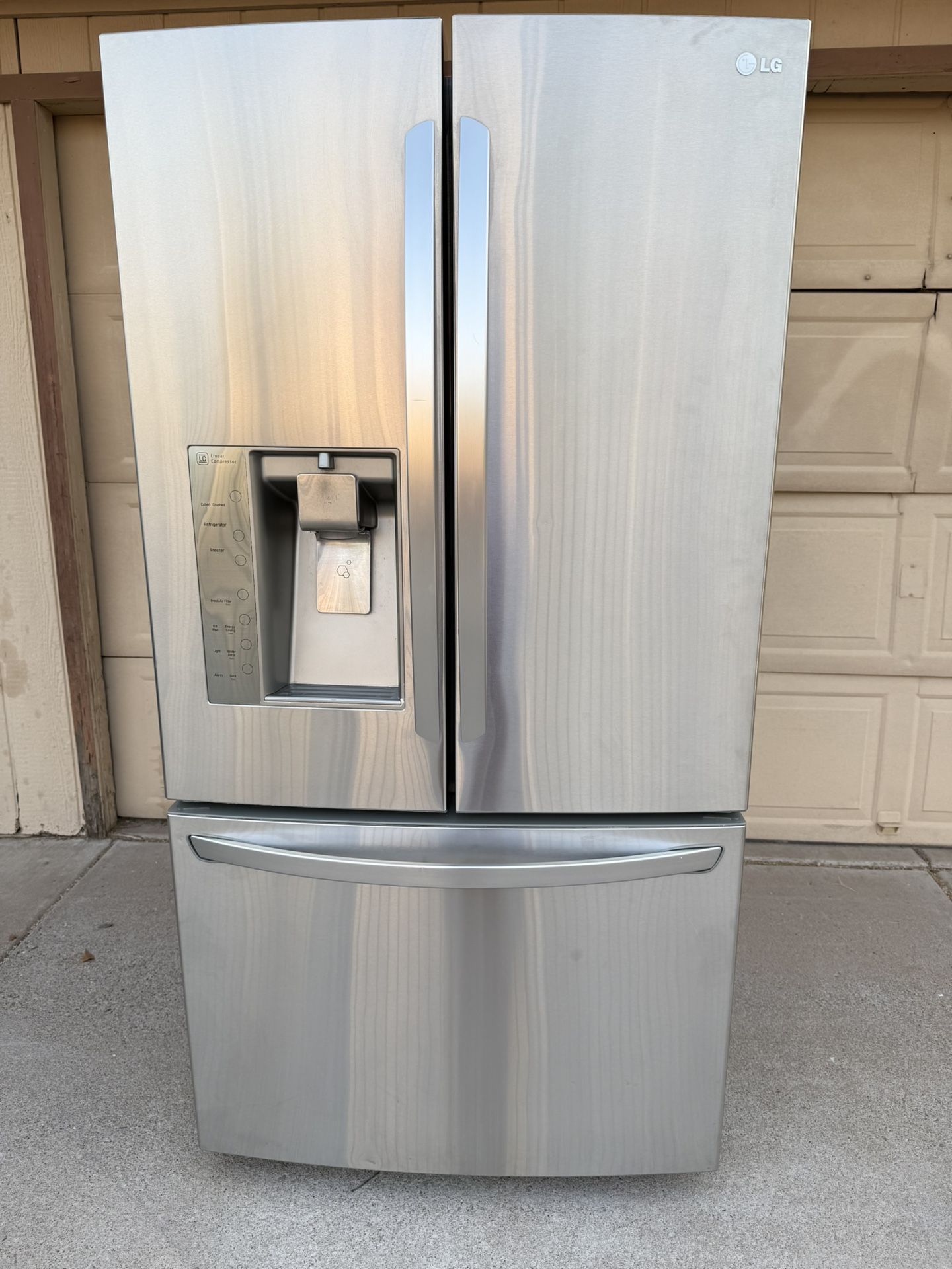 REFRIGERATOR LG COUNTER DEEP for Sale in Phoenix, AZ - OfferUp