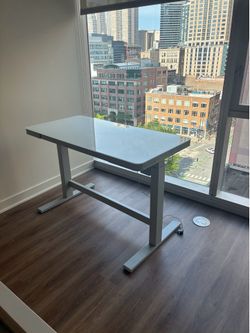 Standing desk adjustable